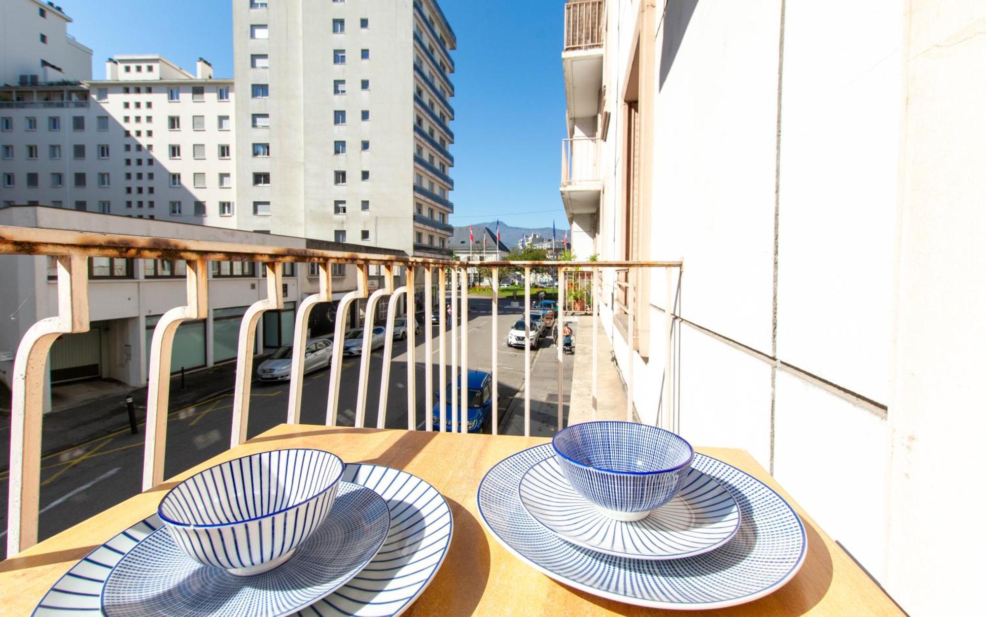 Appartement T3 Gare De Chambery Centre Ville Eksteriør bilde